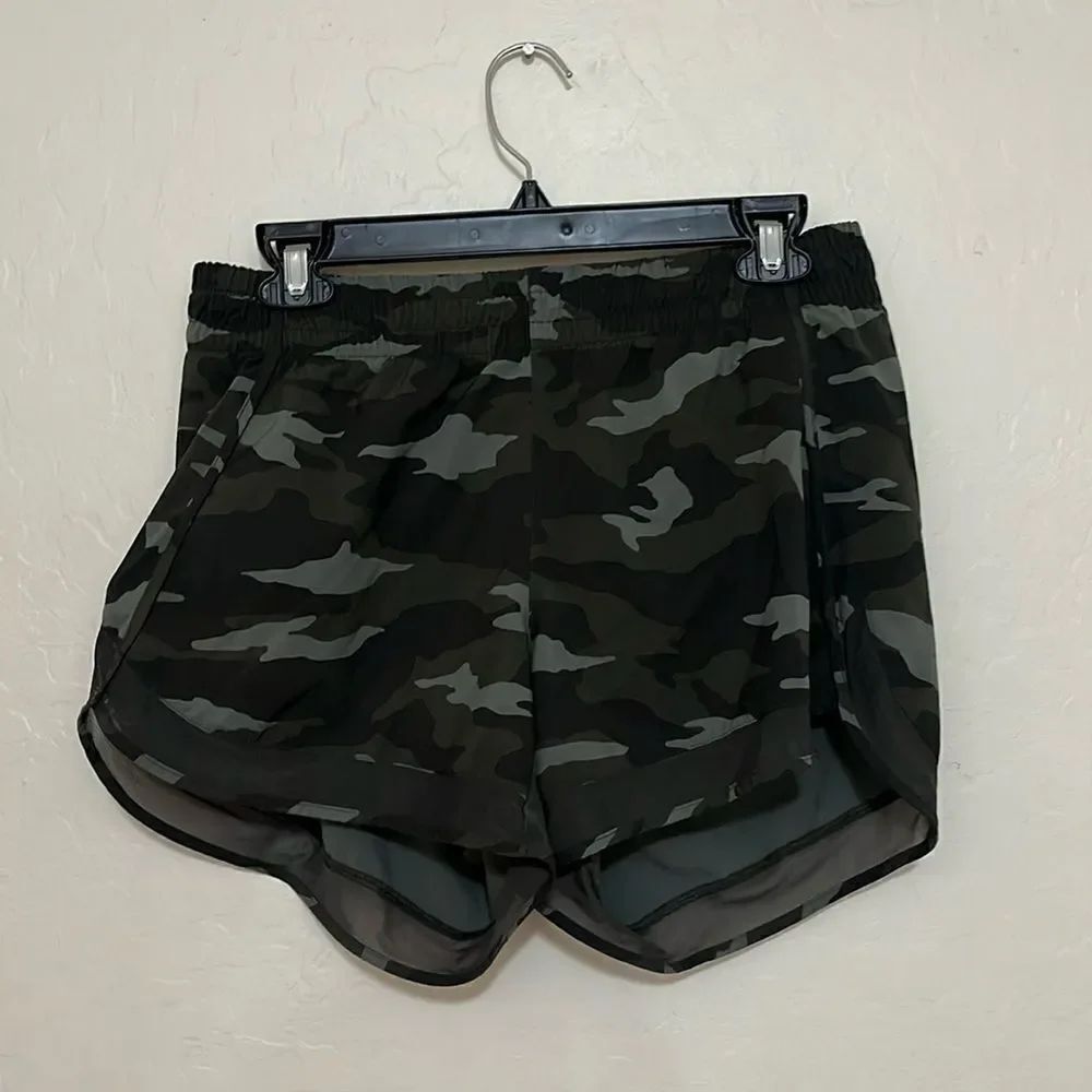 Athleta Printed Mesh Racer Run Short 4” Camouflage Casual Athletic Gym Shorts